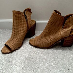 Steve Madden Maxine Booties Size 9